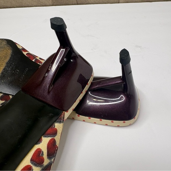 Prada red, cream and navy canvas leather heart mules
Size 39 - Picture 5 of 7